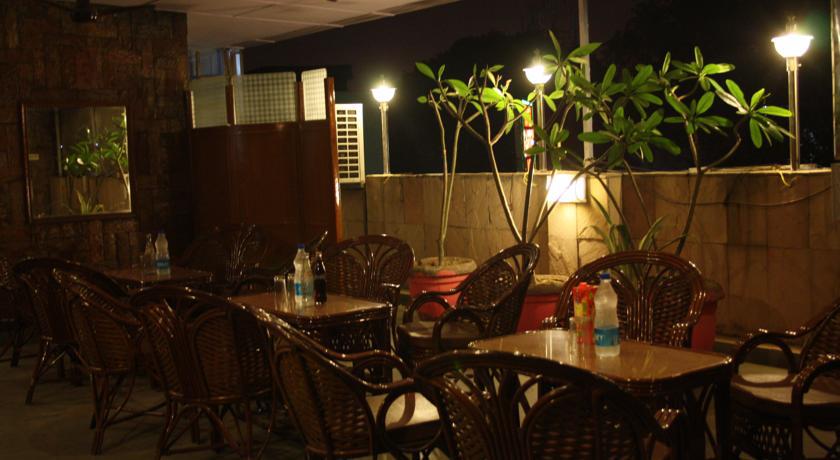 Hotel Rahul Palace Nova Deli Restaurante foto