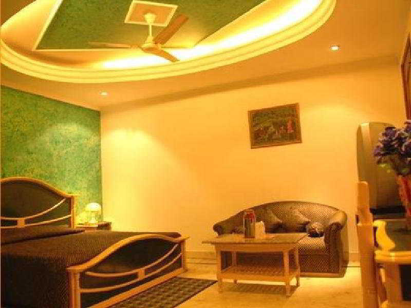 Hotel Rahul Palace Nova Deli Quarto foto