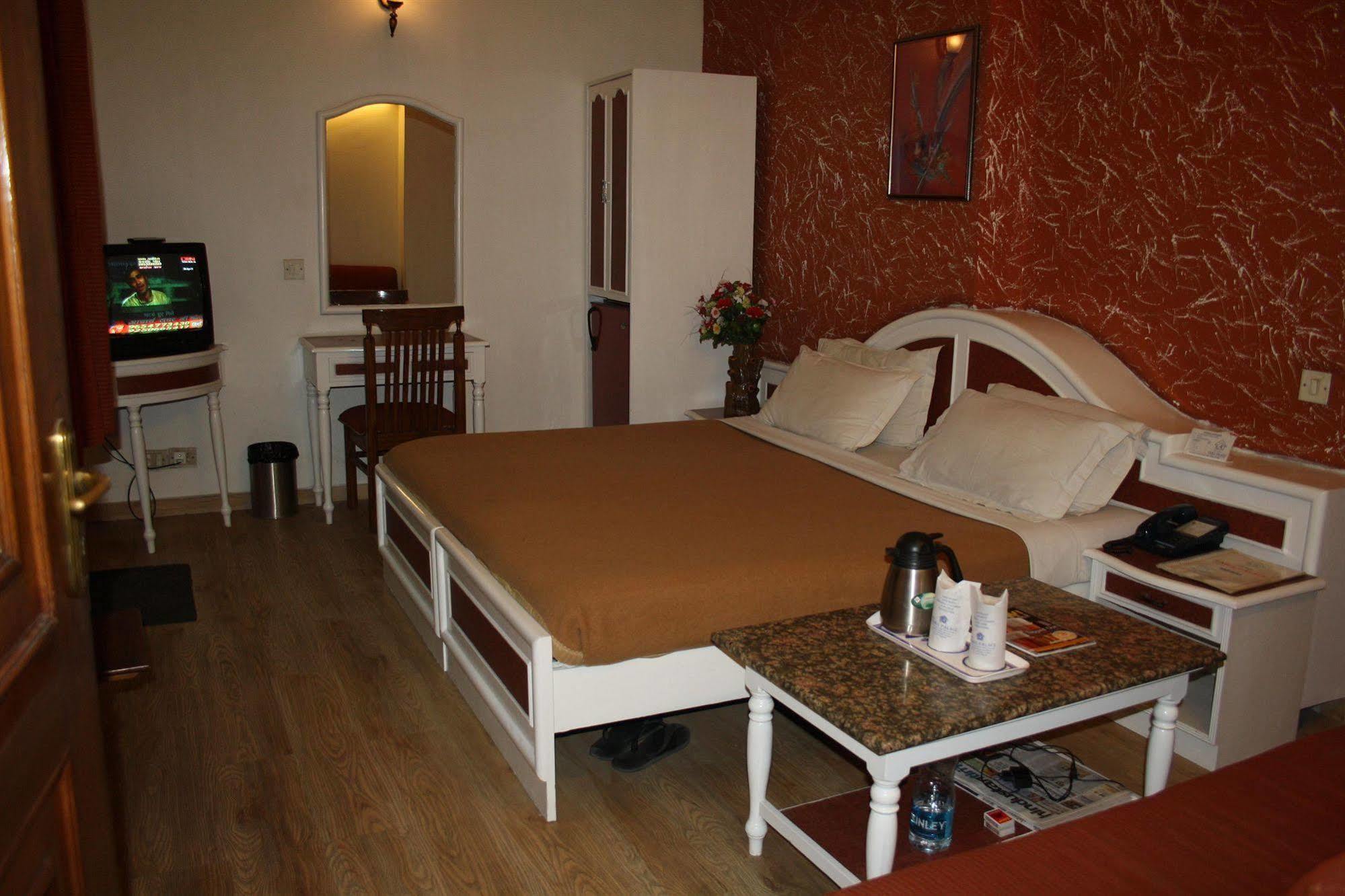Hotel Rahul Palace Nova Deli Quarto foto