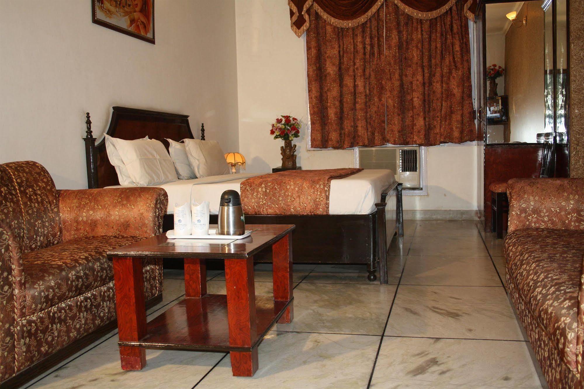 Hotel Rahul Palace Nova Deli Quarto foto